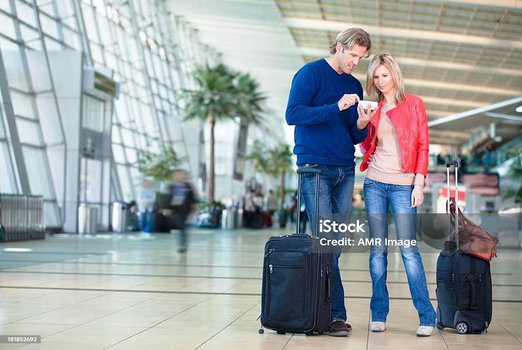 Paar am Flughafen - Lizenzfrei Abschied Stock-Foto