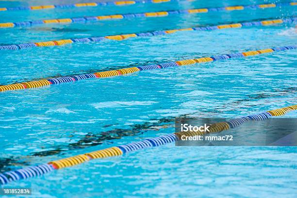 Photo libre de droit de Piscine banque d'images et plus d'images libres de droit de Couloir de natation - Couloir de natation, Piscine, Activité de loisirs