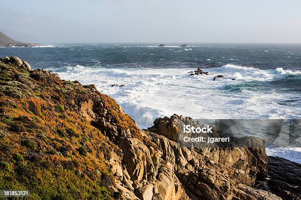 Paesaggio Di Mare Increspato Sulla Costa Della California - Fotografie stock e altre immagini di Acqua