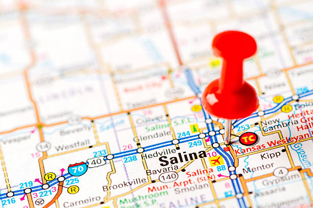 istock US capital cities on map series: Salina, KS 181853123