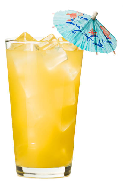 chave de fenda cocktail de suco de laranja isolado no fundo branco - drink umbrella fotos - fotografias e filmes do acervo
