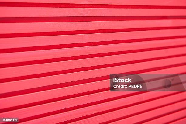 Rote Bunte Plank Auf Eine Hölzerne Mauer Stockfoto und mehr Bilder von Abstrakt - Abstrakt, Alt, Alterungsprozess