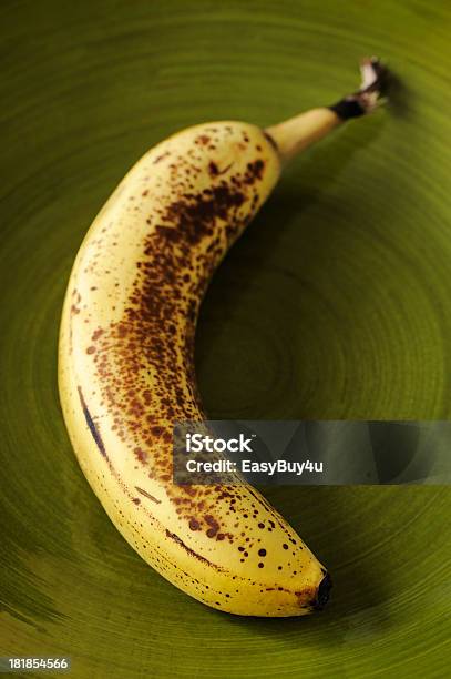 Foto de Banana e mais fotos de stock de Alimentação Saudável - Alimentação Saudável, Alimento básico, Amarelo