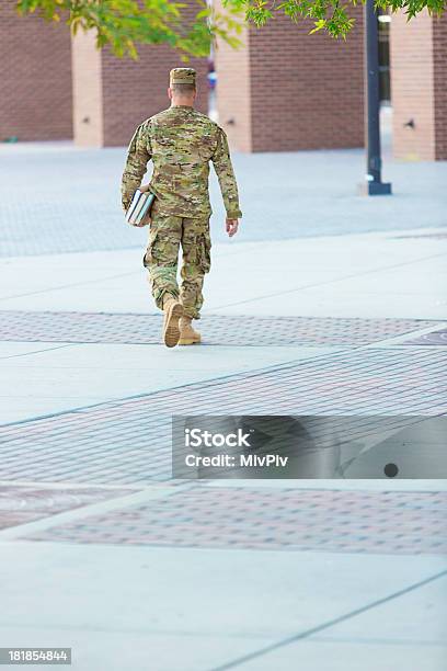 Amerikanische Soldaten Mit Büchern Stockfoto und mehr Bilder von Lernender - Lernender, Militär, Abschied