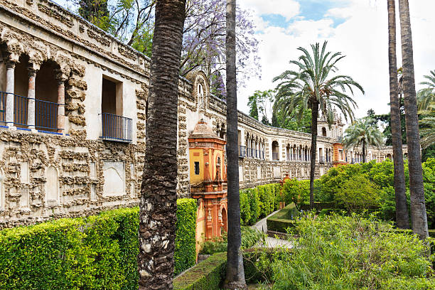 Los jardines de alcázar en Sevilla - foto de stock