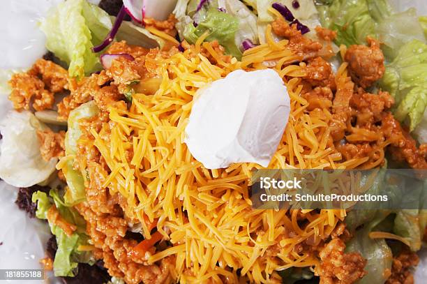 Photo libre de droit de Taco Salad banque d'images et plus d'images libres de droit de Aliment - Aliment, Crème aigre, Cuisine mexicaine