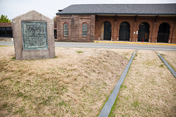 istock The Spring Hill Redoubt, Revolutionary War earthworks, Savannah, Georgia 181855682