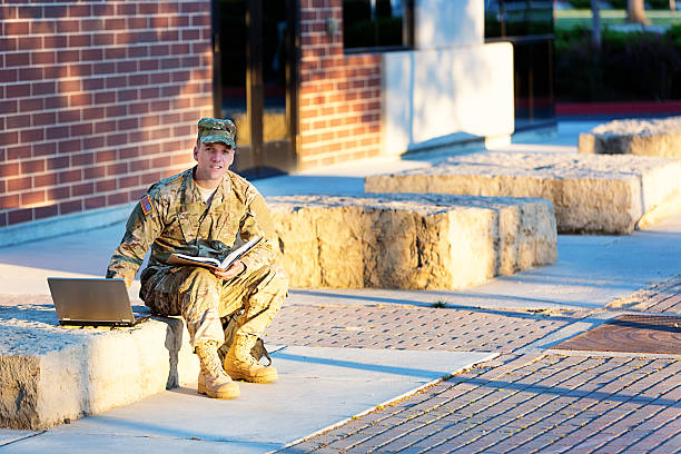 soldato americano in camous - armed forces military marines veteran foto e immagini stock