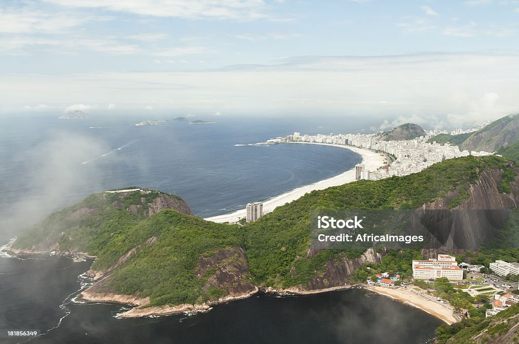 空から見たコパカバナ、リオデジャネイロ、ブラジル、南米ます。 - かすみのロイヤリティフリーストックフォト