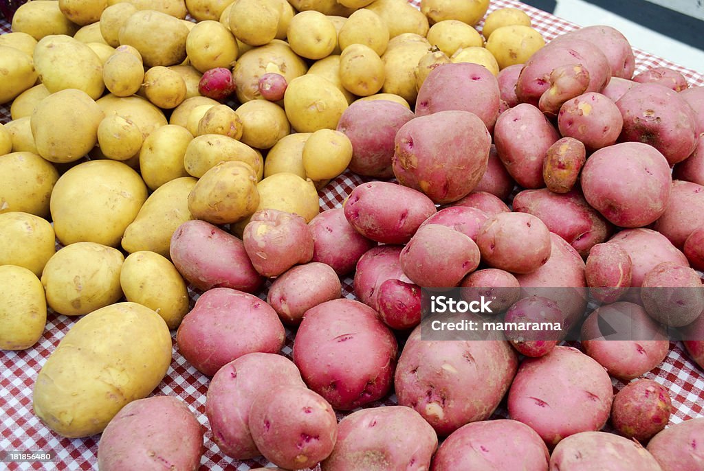 Картофель на рынке фермеров - Стоковые фото Без людей роялти-фри