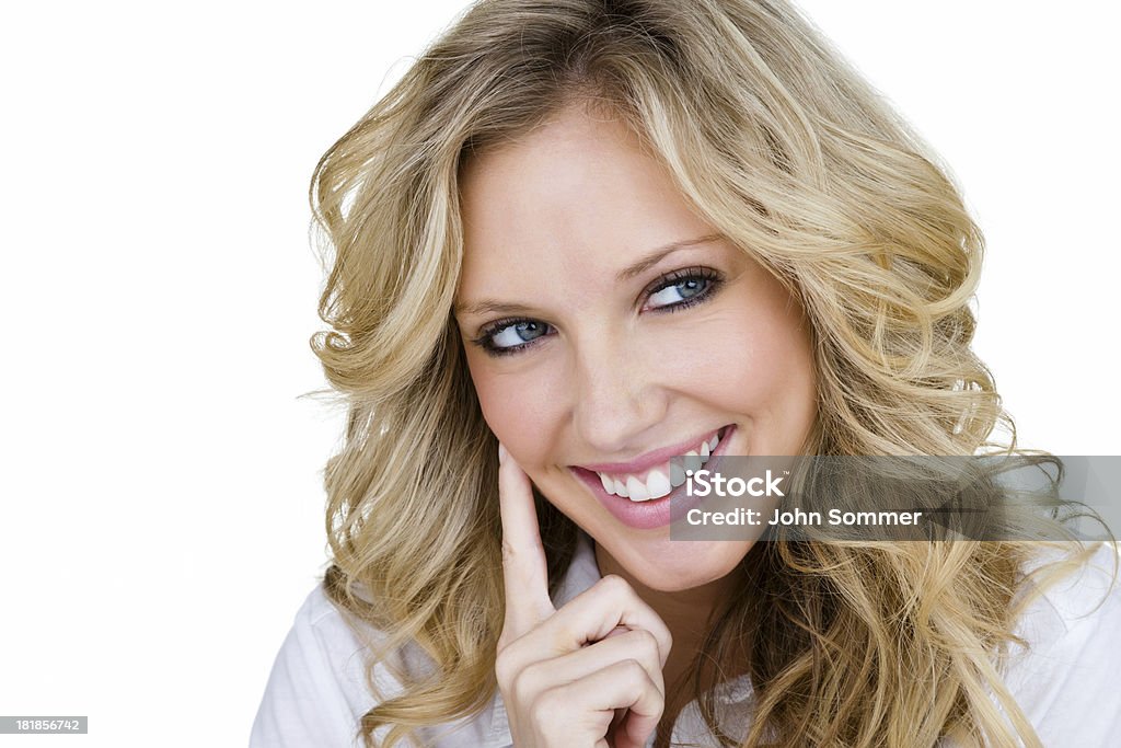 Radosny kobieta z pięknym uśmiechem - Zbiór zdjęć royalty-free (20-24 lata)