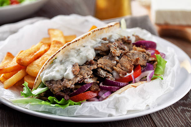 grego giroscópios com batatas fritas - opa! souvlaki of greece imagens e fotografias de stock