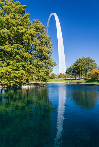 The Gateway Arch in downtown St. Louis, Missouri, USA.