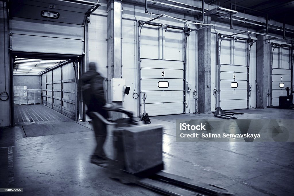 Trabalhador de armazém - Foto de stock de Armazém royalty-free