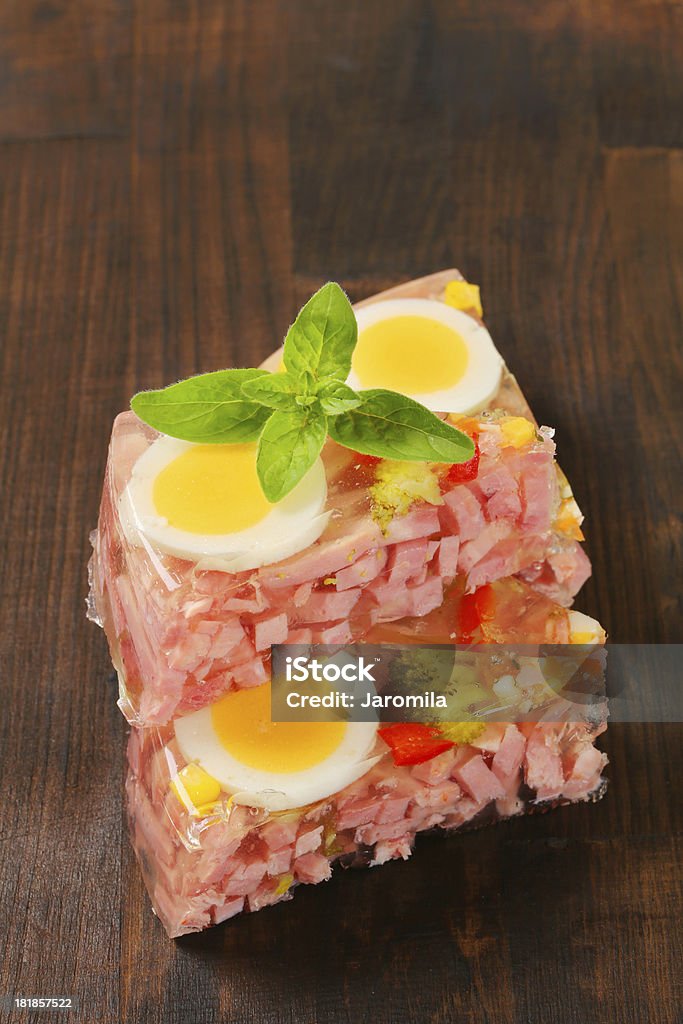 Fette di prosciutto e uova aspic Torta - Foto stock royalty-free di Agar