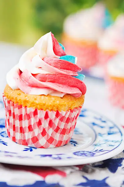 Red-white-and-blue cupcakes on an outdoor table.