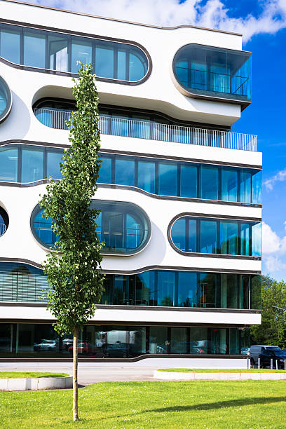 moderno edificio de oficinas - stadtcentrum fotografías e imágenes de stock