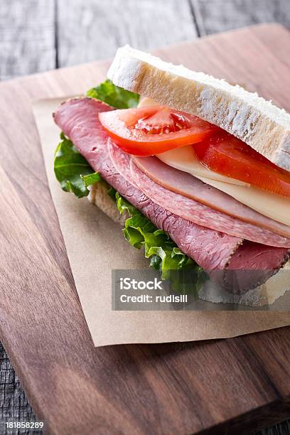 Photo libre de droit de Sandwich Ciabatta Italien banque d'images et plus d'images libres de droit de Aliment - Aliment, Charcuterie-traiteur, Ciabatta