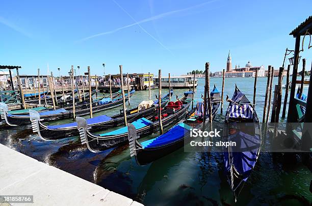 Venetian Gondolas Foto de stock y más banco de imágenes de Aire libre - Aire libre, Azul, Barrio de San Marcos