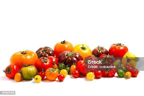 Pomidory - zdjęcia stockowe i więcej obrazów Tradycyjna odmiana pomidora - Tradycyjna odmiana pomidora, Białe tło, Bez ludzi
