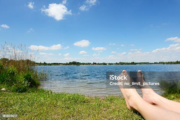 Foto de Relaxe Em Um Lago e mais fotos de stock de Adulto - Adulto, Atividade Recreativa, Atividades de Fins de Semana