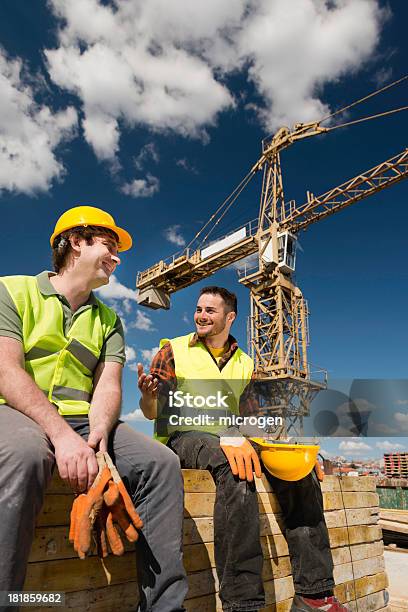 Competencia De La Unión En El Sitio De Construcción Foto de stock y más banco de imágenes de Actividad de fin de semana