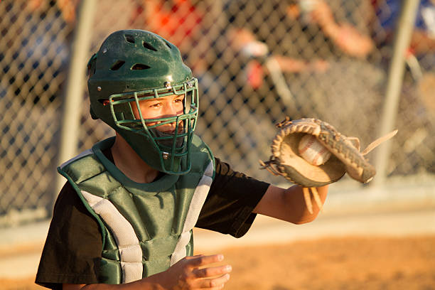 baseball catcher - baseball baseballs catching baseball glove imagens e fotografias de stock