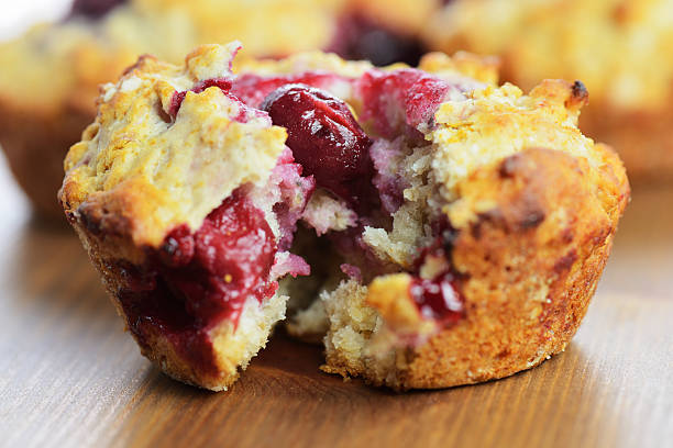 sauerkirsche-muffins - sour cherry stock-fotos und bilder