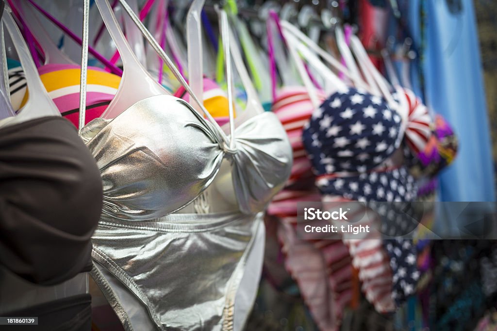 Bikinis dans un magasin - Photo de Commerce libre de droits
