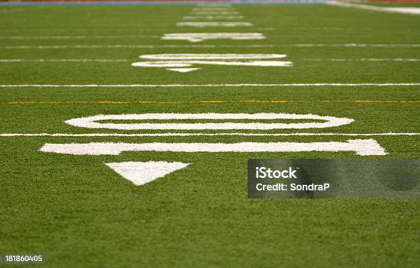 Linea Delle Dieci Yarde - Fotografie stock e altre immagini di Bianco - Bianco, Campo da football americano, Colore verde