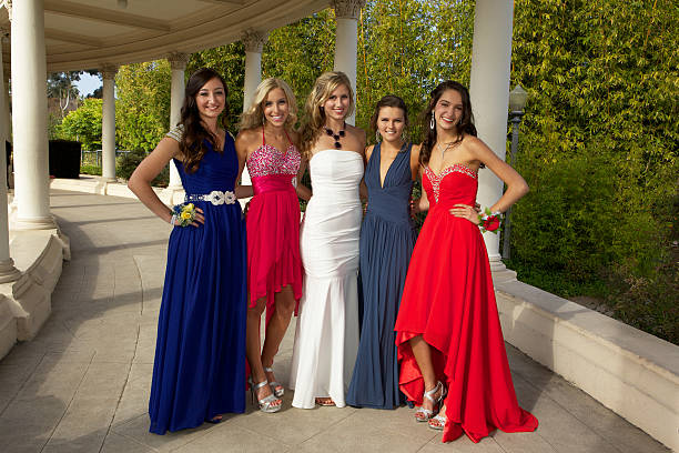 Vestidos De Graduación Para Chicas - Banco de fotos e imágenes de stock - iStock Vestidos De Graduación Para Chicas - Banco de fotos e imágenes de stock - iStock