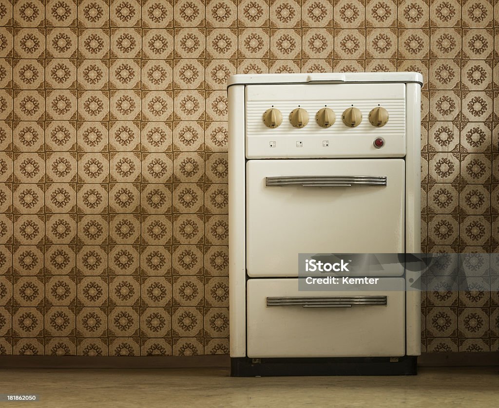 Stove In Old Kitchen Stock Photo - Download Image Now - Kitchen, Retro  Style, Old-fashioned - iStock