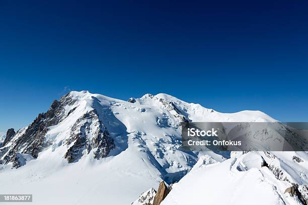 Mont Blanc Vertice Di Aiguille Du Midi Chamonix Francia - Fotografie stock e altre immagini di Aiguille de Midi