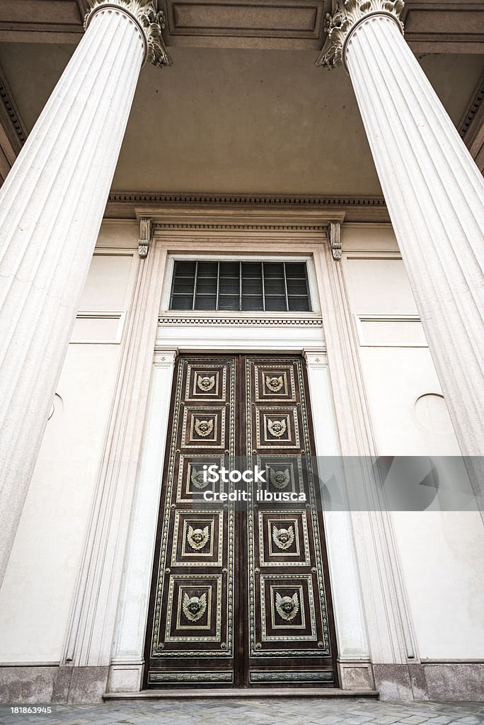 Дверь вход в Новара, Италия - Стоковые фото Архитектура роялти-фри