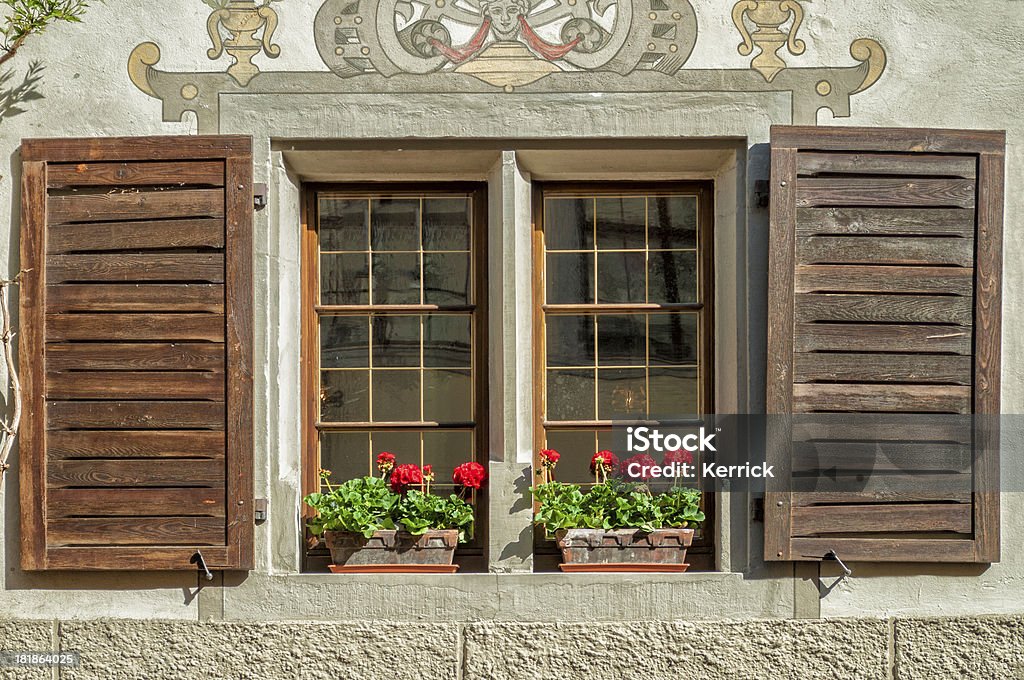 Typische Fenster eines alten Rahmen-Haus in Bayern - Lizenzfrei Fenster Stock-Foto