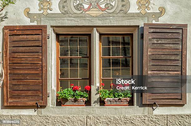 Typische Fenster Eines Alten Rahmenhaus In Bayern Stockfoto und mehr Bilder von Fenster - Fenster, Fensterbank, Fensterrahmen