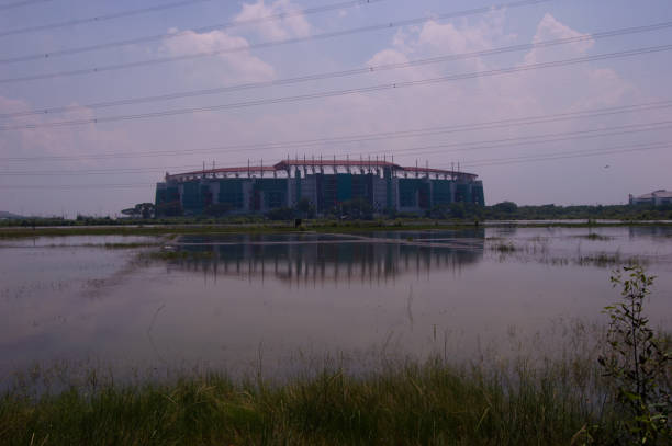 krajobraz budynku stadionu gelora bung tomo w surabaji - fifa world championship zdjęcia i obrazy z banku zdjęć
