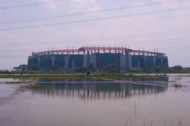 landscape of the gelora bung tomo stadium building in surabaya - fifa world championship zdjęcia i obrazy z banku zdjęć