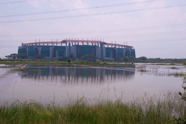 krajobraz budynku stadionu gelora bung tomo w surabaji - fifa world championship zdjęcia i obrazy z banku zdjęć