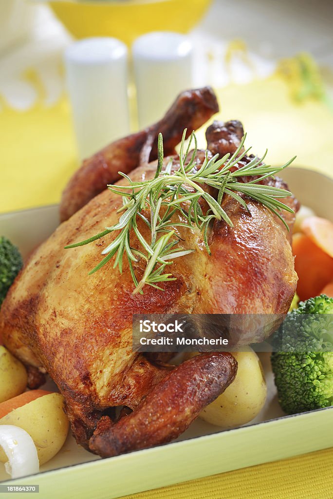 Gebratenes Huhn mit Gemüse - Lizenzfrei Bratengericht Stock-Foto