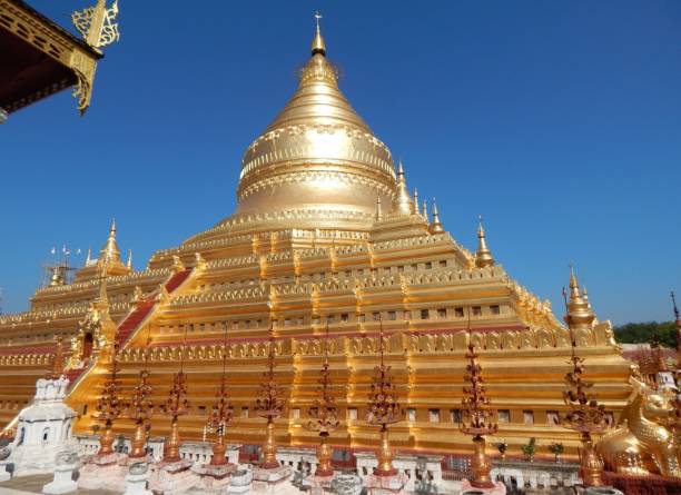 pagoda shwezigon lub shwezigon paya to buddyjska stupa znajdująca się w nyaung-u w birmie - pagoda bagan tourism paya zdjęcia i obrazy z banku zdjęć