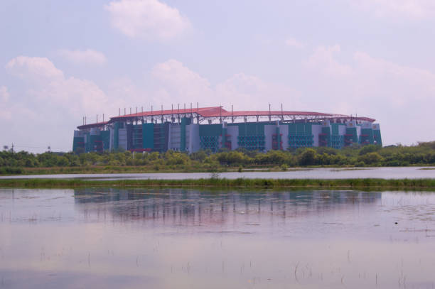 krajobraz budynku stadionu gelora bung tomo w surabaji - fifa world championship zdjęcia i obrazy z banku zdjęć