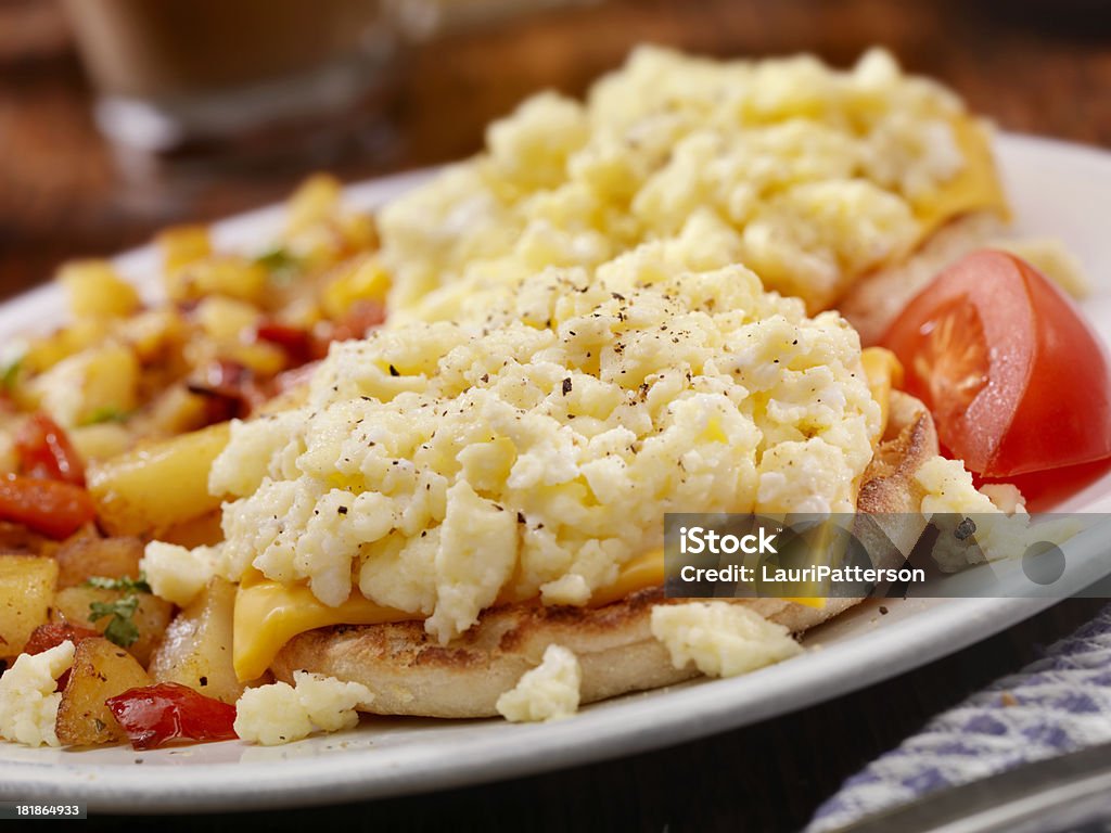 Jajko i ser kanapka śniadaniowa - Zbiór zdjęć royalty-free (Bez ludzi)