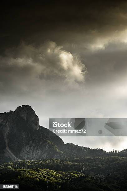 Mountain Landschaft Mit Dramatischen Light Stockfoto und mehr Bilder von Abenteuer - Abenteuer, Alpen, Anhöhe