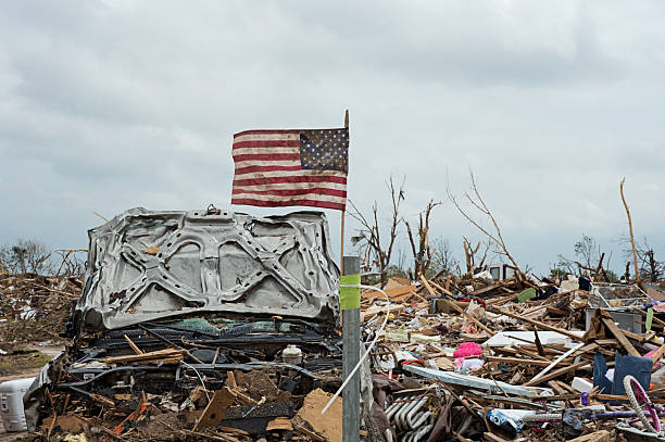 американская гордость - tornado ruined oklahoma environmental damage стоковые фото и изображения