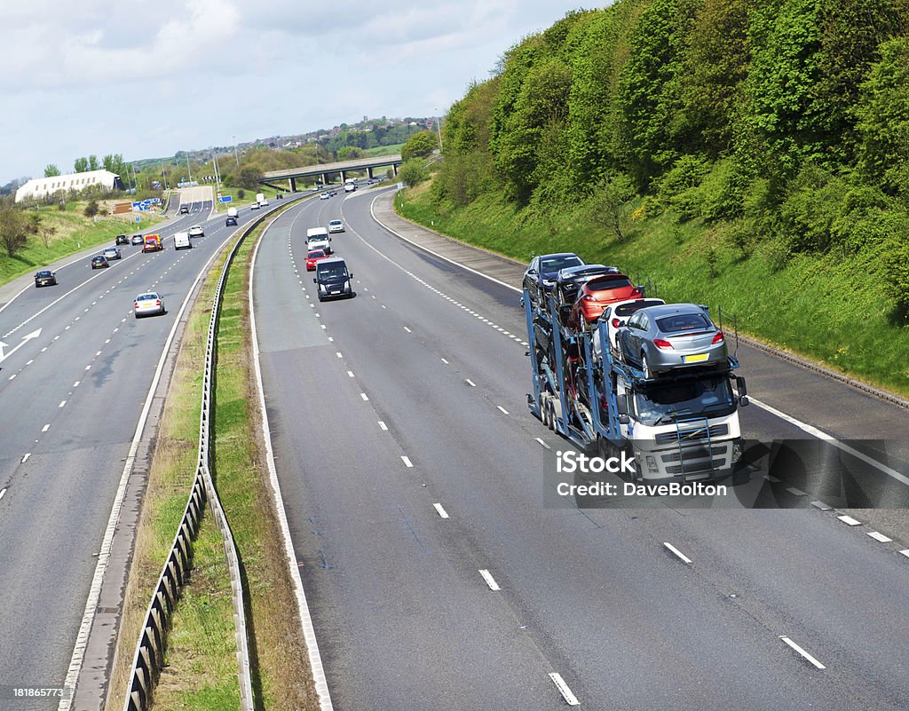 Автовоз по автомагистрали Великобритания - Стоковые фото Великобритания роялти-фри