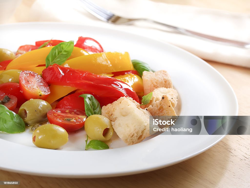 Toskanische Brotsalate - Lizenzfrei Basilikum Stock-Foto