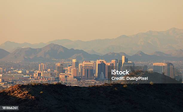 Skyline Von Phoenix Sonnenuntergang Stockfoto und mehr Bilder von Arizona - Arizona, Berg, Fotografie