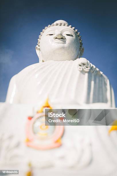 Grande Buda Em Phuket Tailândia - Fotografias de stock e mais imagens de Província de Phuket - Província de Phuket, Azul, Branco