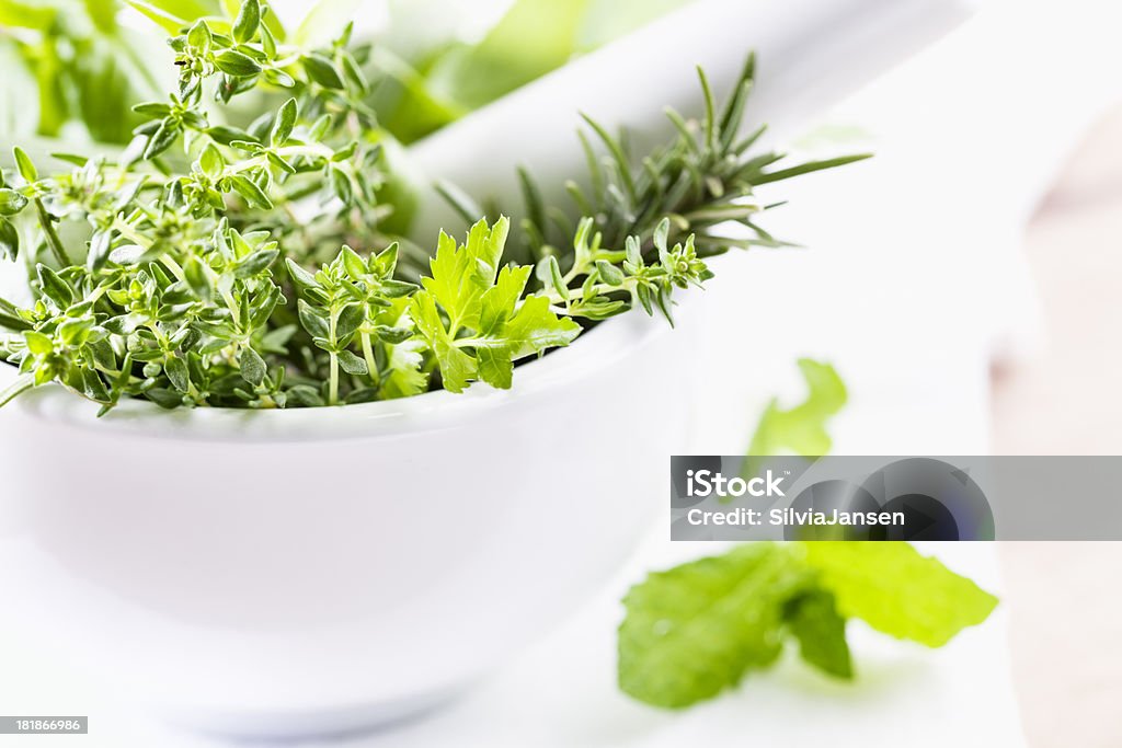 Verde erbe in cimento freschezza - Foto stock royalty-free di Alimentazione sana